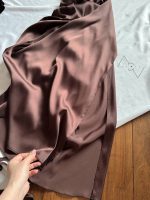 پیراهن ساتن پشت‌بندی چاک‌دار