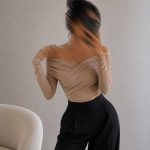 بلوز یقه چپ و راستی آف‌شولدر لاکرا